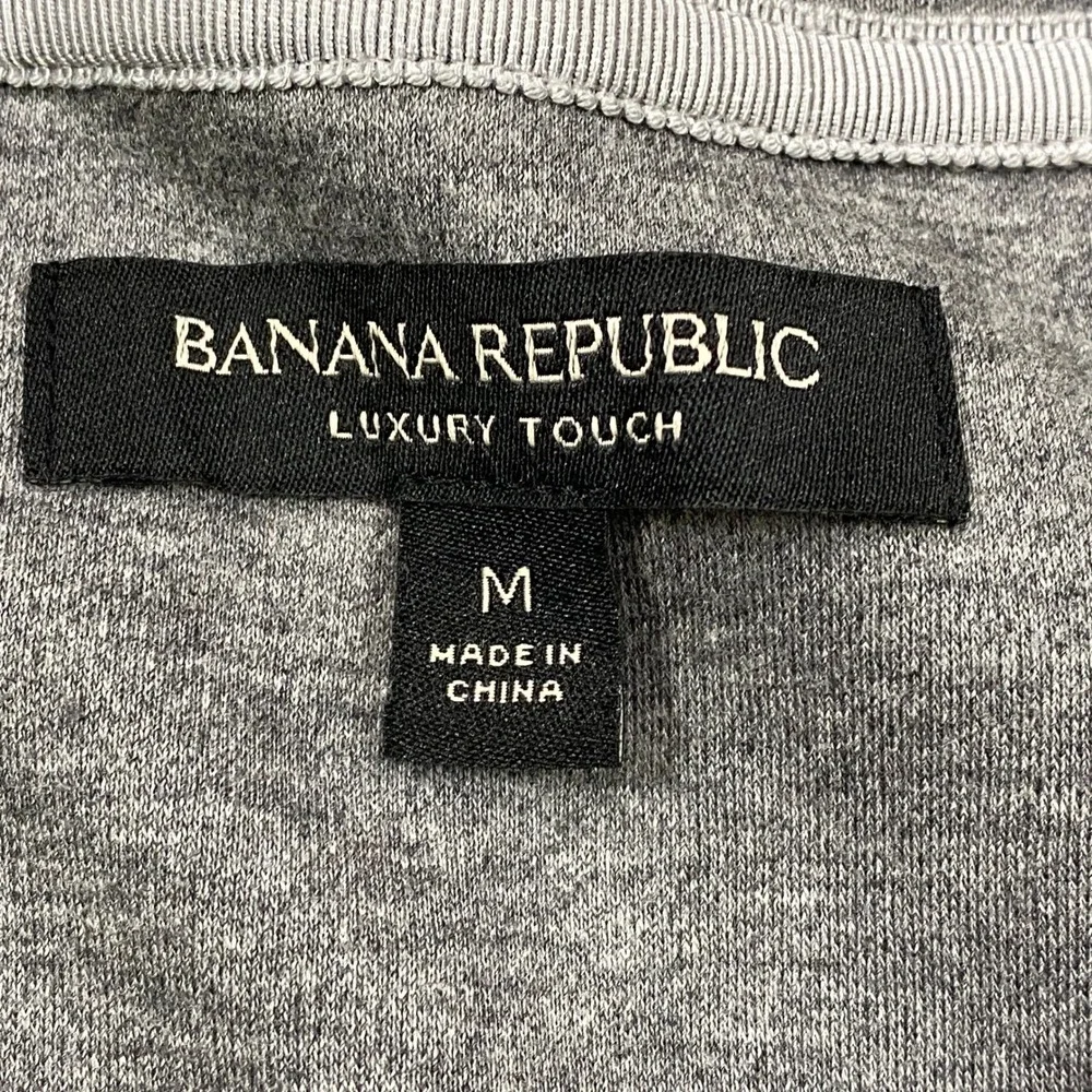 Banana Republic T-Shirt Men M Minimalist Luxury Touch Cotton V-Neck Grey Classic